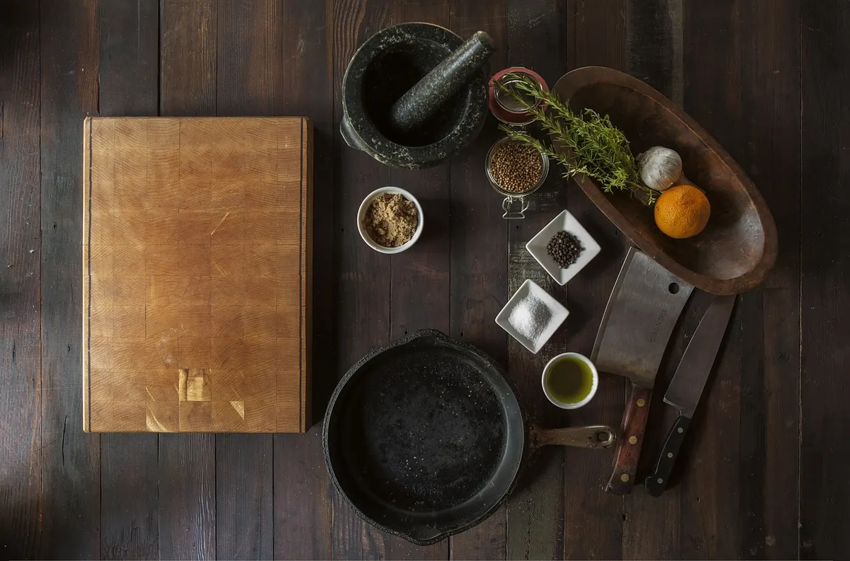 Baking Sheet vs. Cast Iron Skillet: Which Browns Biscuits Better?